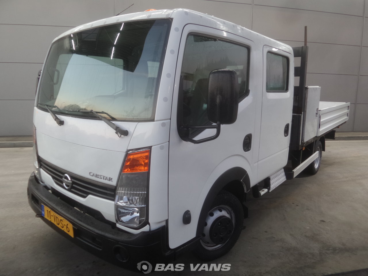 малотоннажный грузовик Nissan Cabstar со сдвоенной кабиной